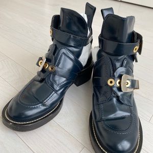 Balancing cutout boots.Navy blue 37 euro 7 US